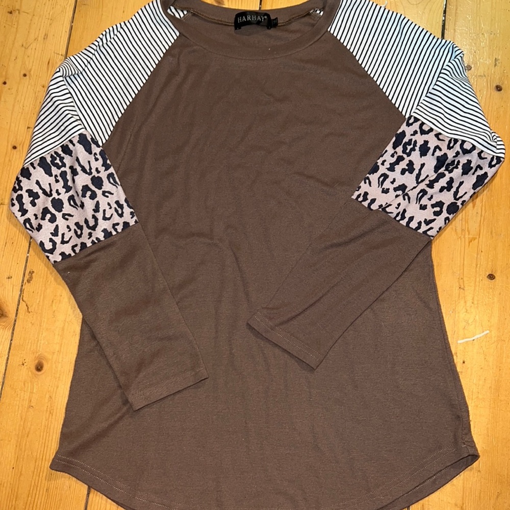 Medium Women’s HarHay shirt